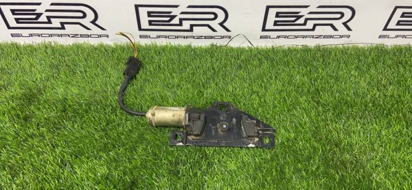 Доводчик крышки багажника BMW 7 Series E65