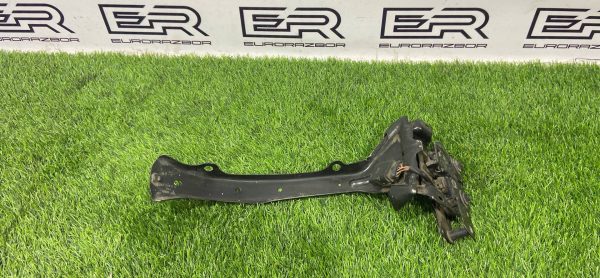 Кронштейн замка капота Volkswagen Touareg