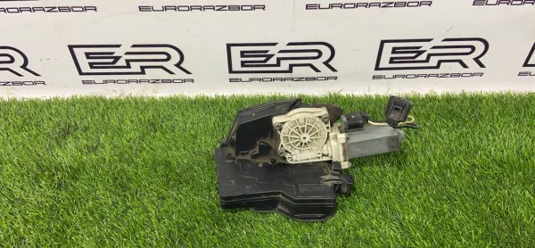 Замок двери задний левый Bmw