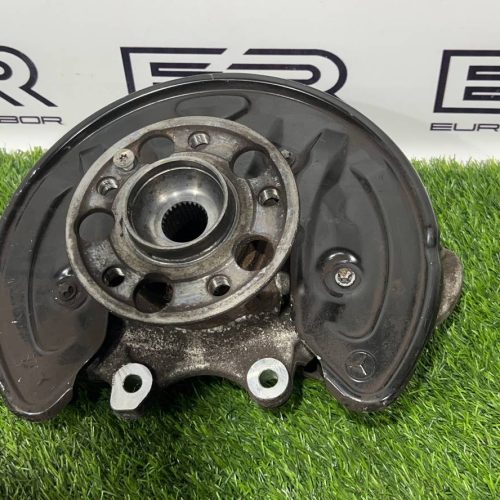 Кулак задний правый Mercedes CLS C257