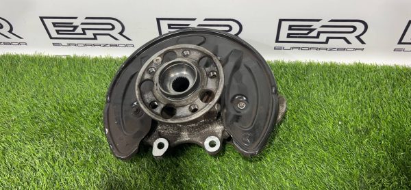 Кулак задний правый Mercedes CLS C257