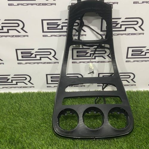 Центральная консоль Mercedes W205 X253