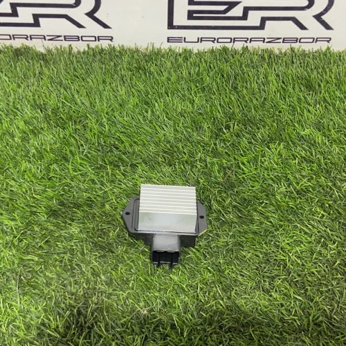 Резистор печки Toyota Hilux 8 Рест