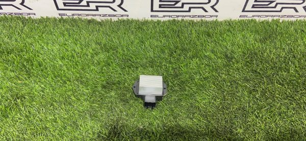 Резистор печки Toyota Hilux 8 Рест