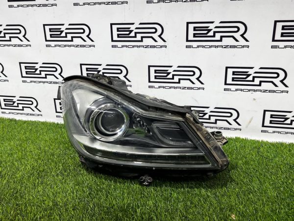Фара правая Mercedes W204 рестайлинг