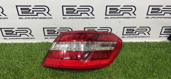 Фонарь задний левый Mercedes W212 дорест