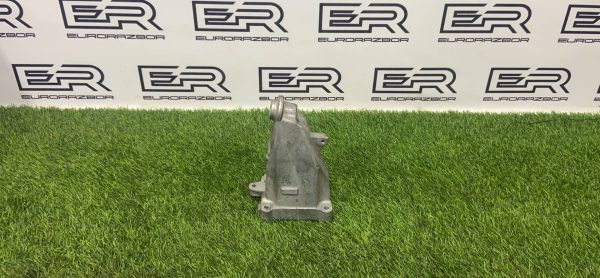 Кронштейн двигателя левый Mercedes W212