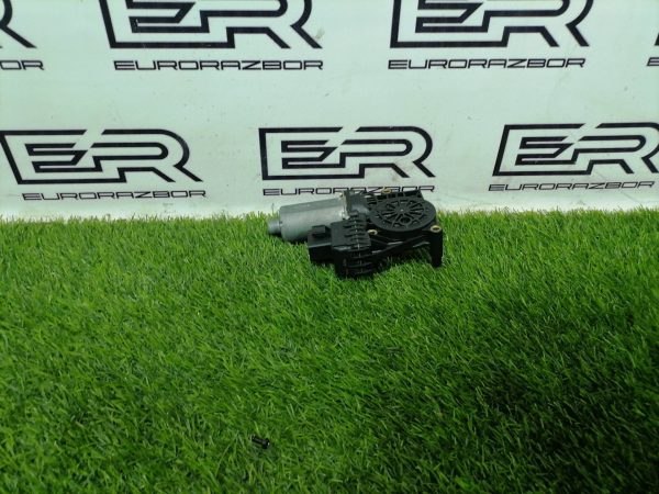 Моторчик стеклоподъёмника передний левый Audi A6 C5