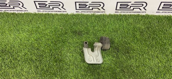 Кронштейн глушителя левый Mercedes Benz E Class W212