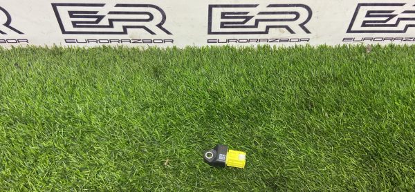 Датчик удара Toyota Hilux 8 Рест