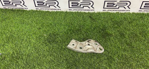 Кронштейн передний левый Mercedes Benz GLC X253