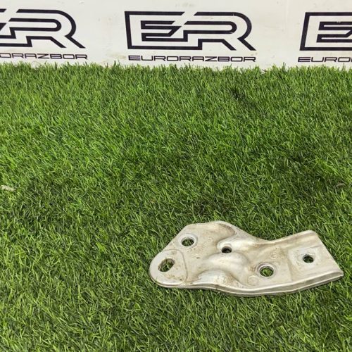 Кронштейн передний правый Mercedes Benz GLC X253