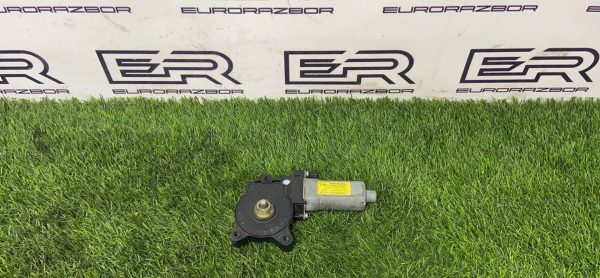 Моторчик стеклоподъемника правый задний Ssang Yong Kyron