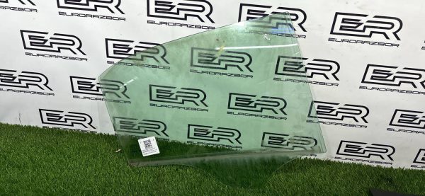 Стекло двери задней правой Mercedes W205 2019г.