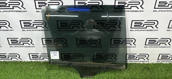 Стеклo двеpи задней прaвой для Mеrcedes Benz GLС Класс X253/C253