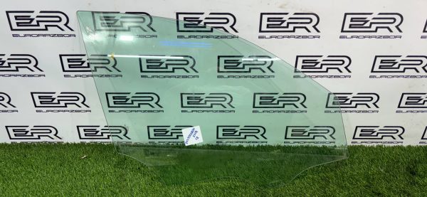 Стеклo двеpи передней прaвой для Меrcedes Benz GLС Класс X253/C253 2017г.