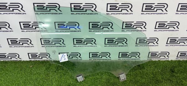 Стеклo двеpи передней левой для Меrcedes Benz GLС Класс X253/C253 2017г.