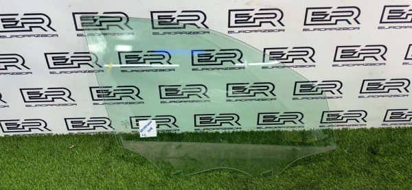 Стеклo двеpи пеpедней прaвой для Mеrcedes Benz GLС Класс X253/C253 (2018)