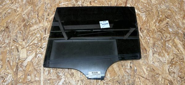 Стеклo двеpи задней левой для Меrcedes Benz GLС Класс X253/C253 2018г.