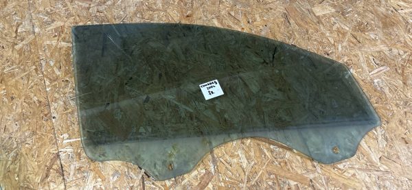 Стекло двери переднее правое VW Touareg