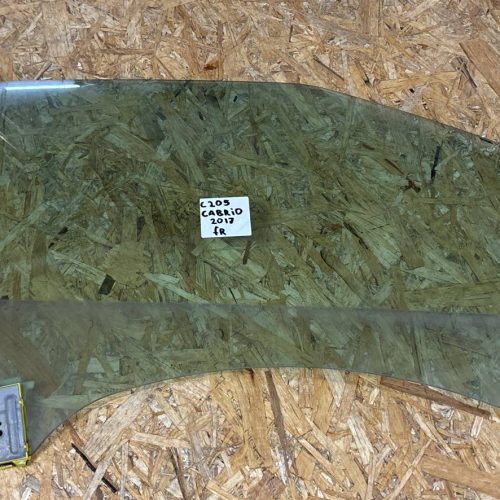 Стекло двери переднее правое Mercedes W205 2017 Кабриолет