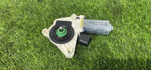 Моторчик стеклоподъёмника Mercedes E С238