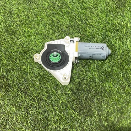 Моторчик стеклоподъёмника задний Mercedes C238