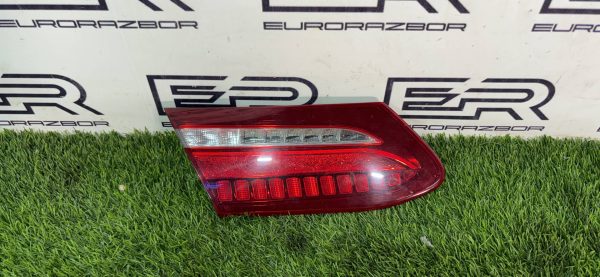 Фонарь крышки багажника левый Mercedes C238