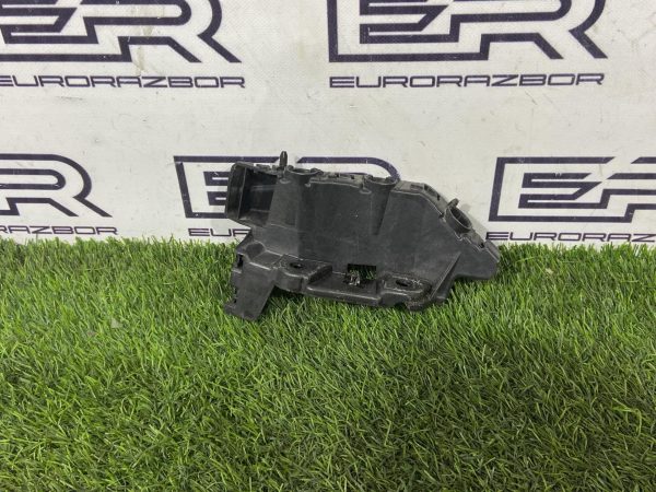 Кронштейн переднего бампера правый Audi Q8 4M