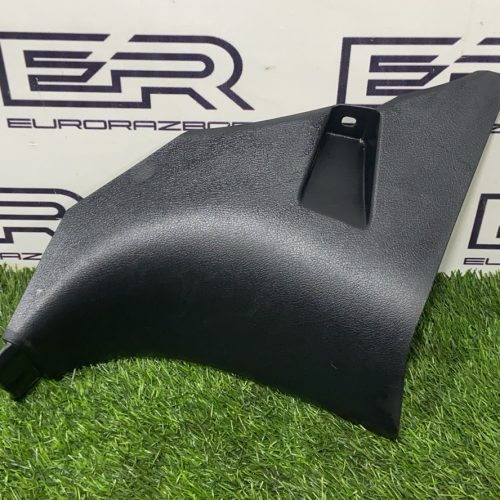 Накладка на порог правая Toyota Hilux 8 Рест