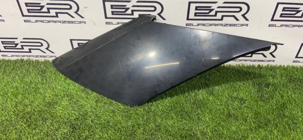 Накладка стойки кузова задняя правая Range Rover Velar L560