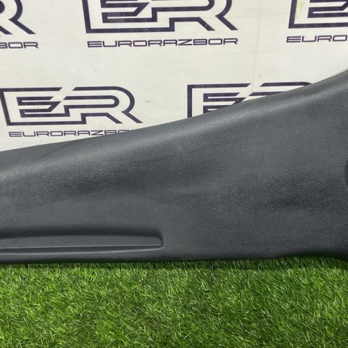 Обшивка центральной стойки левая Toyota Hilux 8 Рест