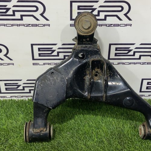 Передний нижний рычаг левый Toyota Hilux 8 / Fortuner