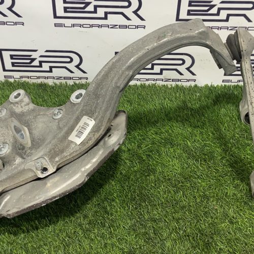 Кулак поворотный передний левый Mercedes W205