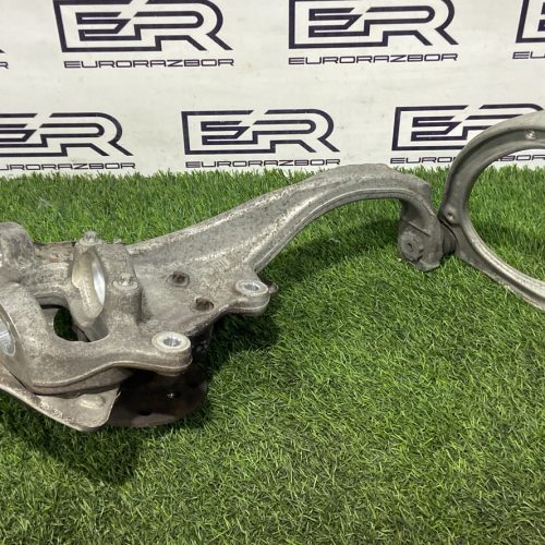 Кулак поворотный передний правый Mercedes W205