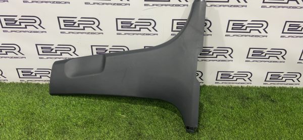 Обшивка центральной стойки левая Hyundai Tucson 4 (NX4)