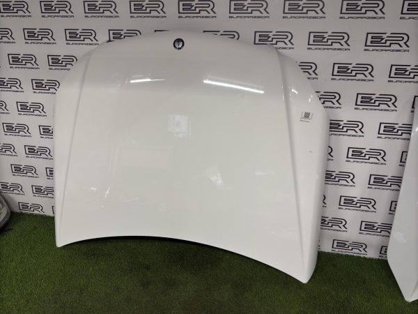 Капот Mercedes W204