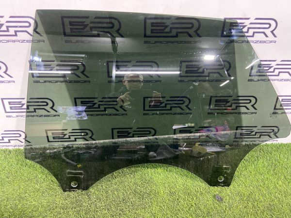 Стекло задней левой двери Audi Q8 4M