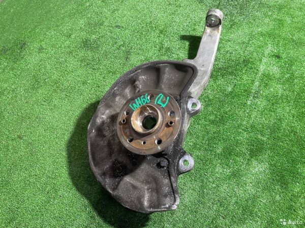 Кулак передний левый Mercedes Benz GLE W166