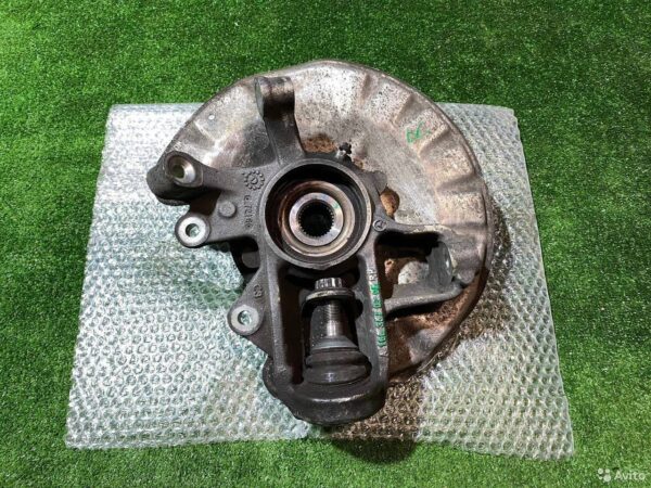 Кулак задний правый Mercedes Benz GLE W166