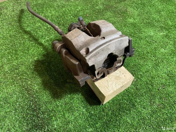 Суппорт тормозной задний левый Mercedes Benz GLC