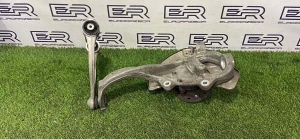 Кулак поворотный передний левый Mercedes W205