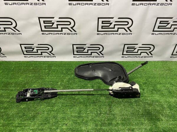 Замок двери задней левой Volkswagen Polo