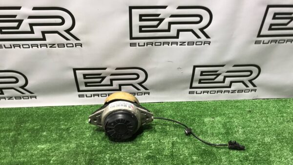 Подушка крепления двигателя правая Mercedes Benz