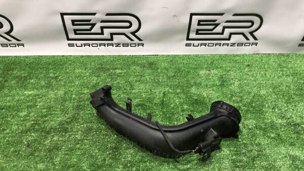 Патрубок интеркулера Volkswagen Jetta 6 03C145673N