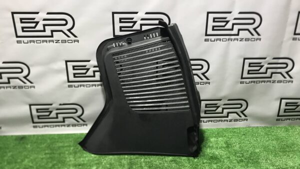 Уголок жабо правый Mercedes Benz GLC X253