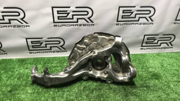 Кулак левый Mercedes Benz C W205 2018 A2053700