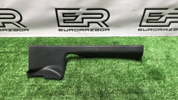 Накладка внутренняя на порог задняя левая