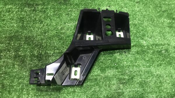 Кронштейн крепления бампера заднего правый