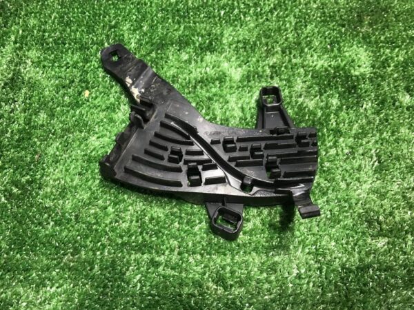 Кронштейн (крепление) левый Mercedes Benz GLC X253